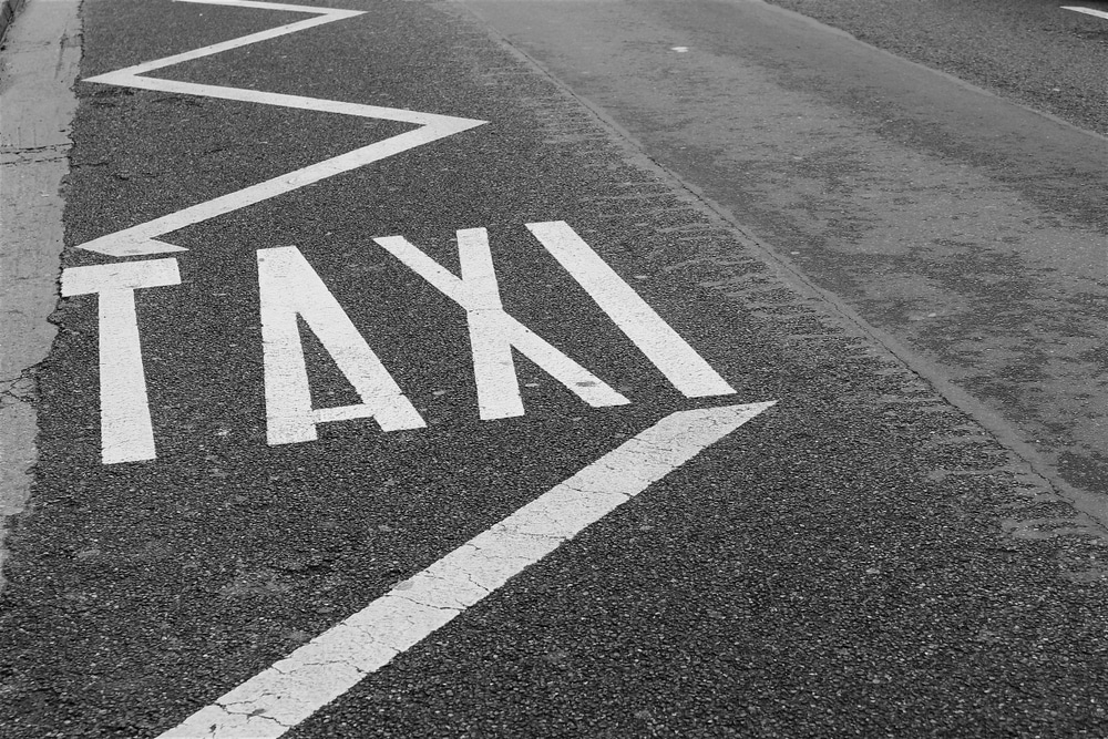 Parada de taxi Coruña: ¿hay que esperar allí o puedes esperar en otros lugares? - Imagen destacada